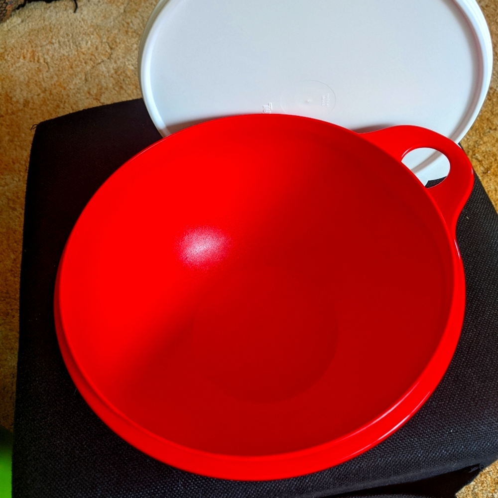 Tupperware mixing bowl